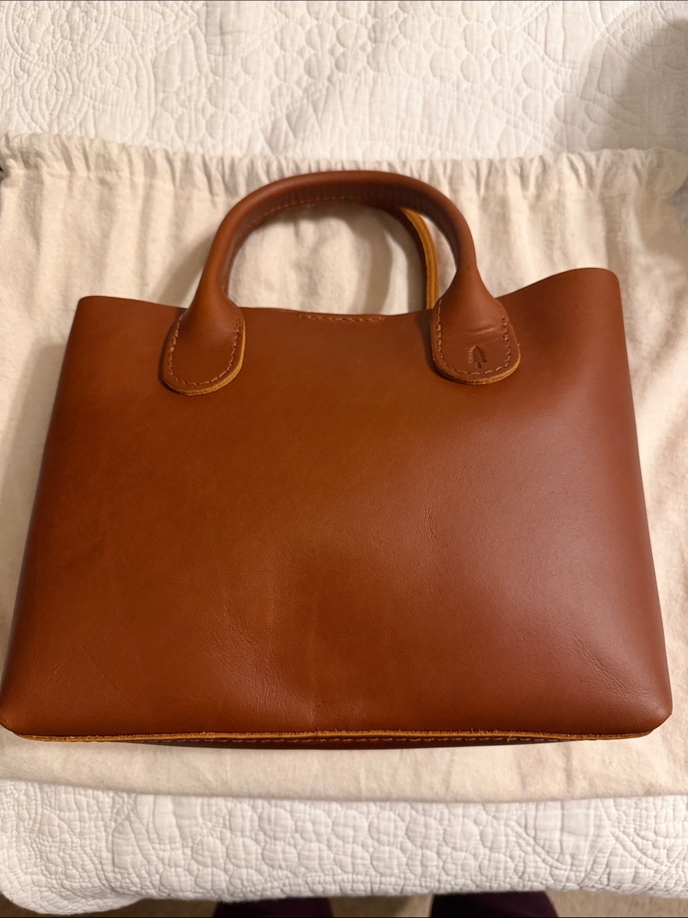 Portland Leather Raindrop Structured Crossbody Tote - Honey